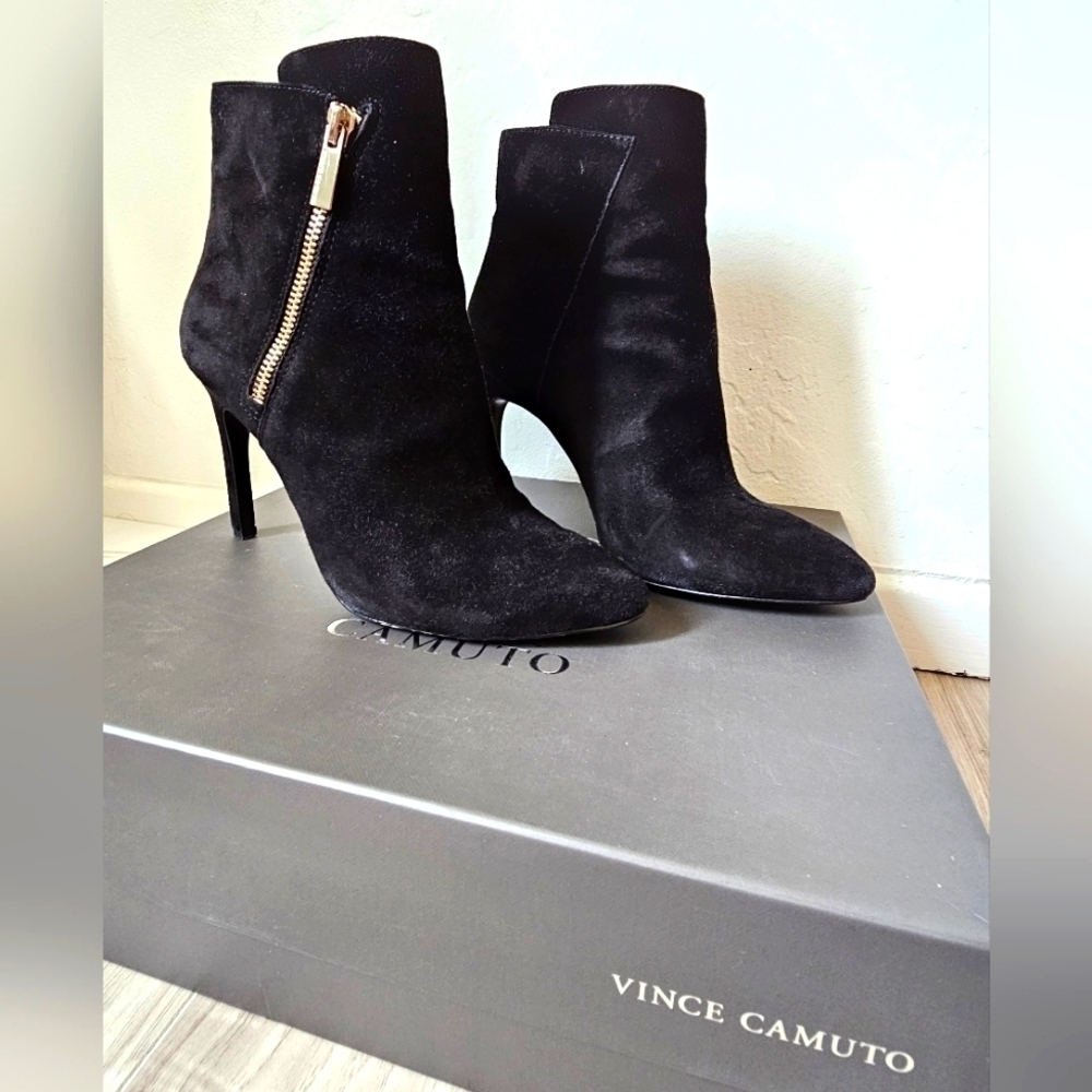 VINCE CAMUTO Black Heeled Boots – Size 7M – With Original Box 🖤👢